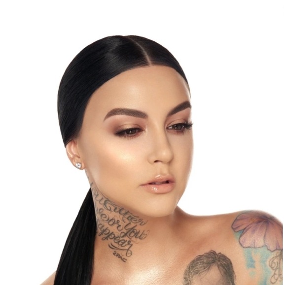 Artist Couture Other - SALE! Artist Couture Diamond Glow Powder